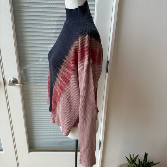 T.La - Picture 4 of 10